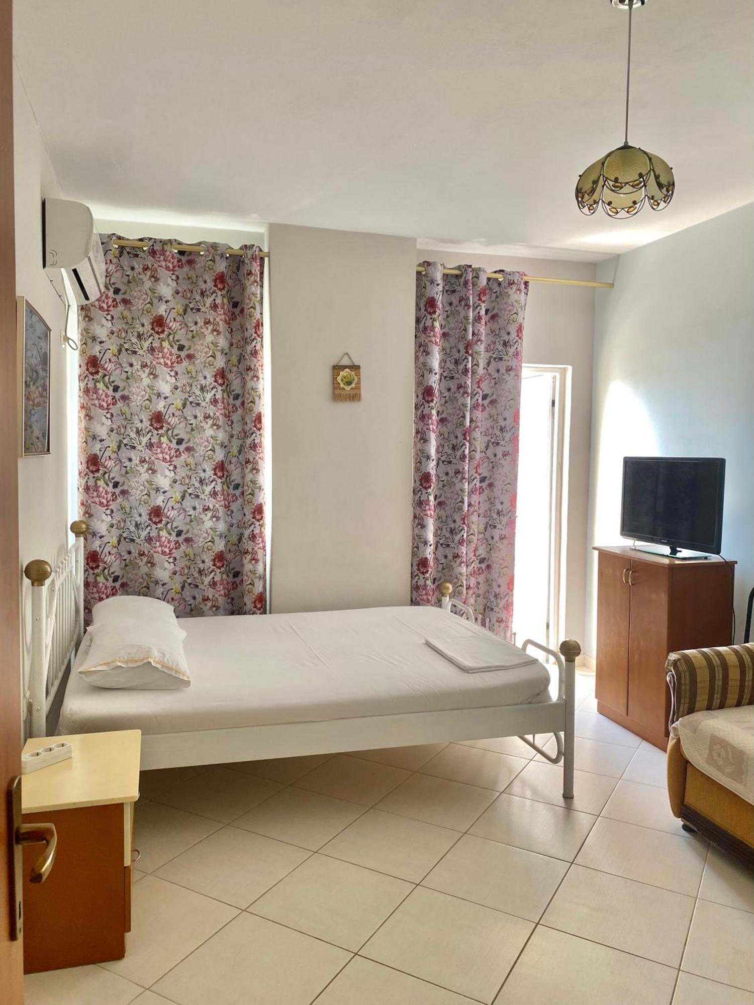 Caramel Sun Studios Apts Sarandë Exteriér fotografie